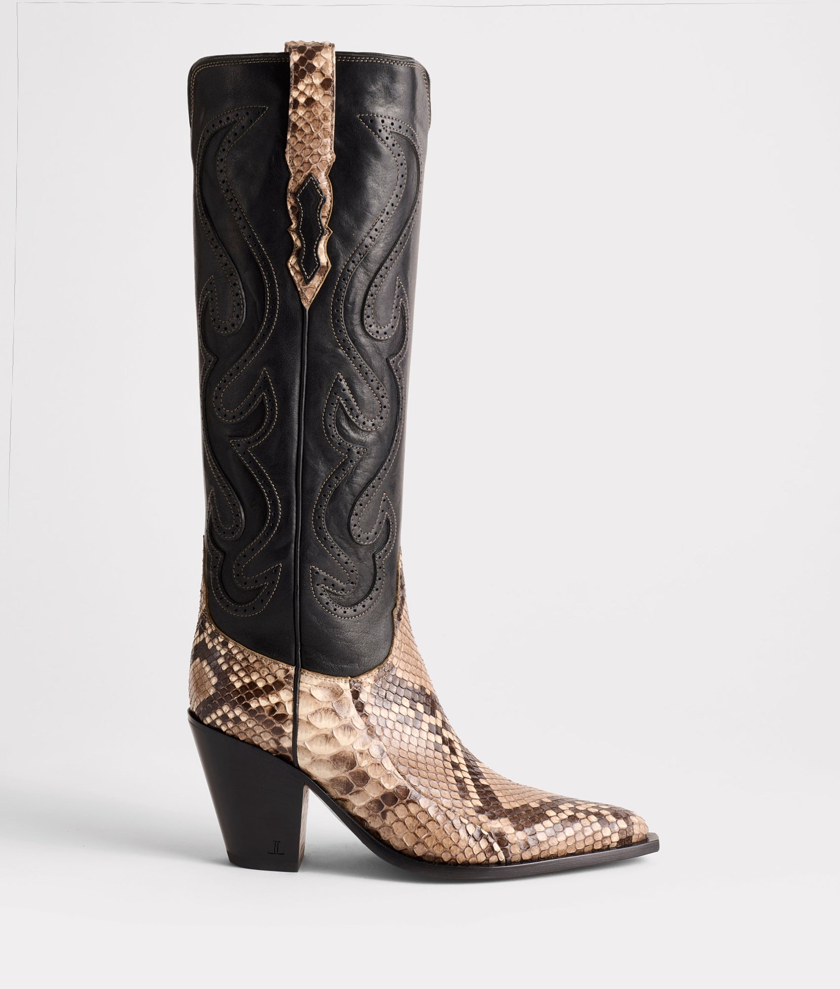 Vittoria :: Black/White