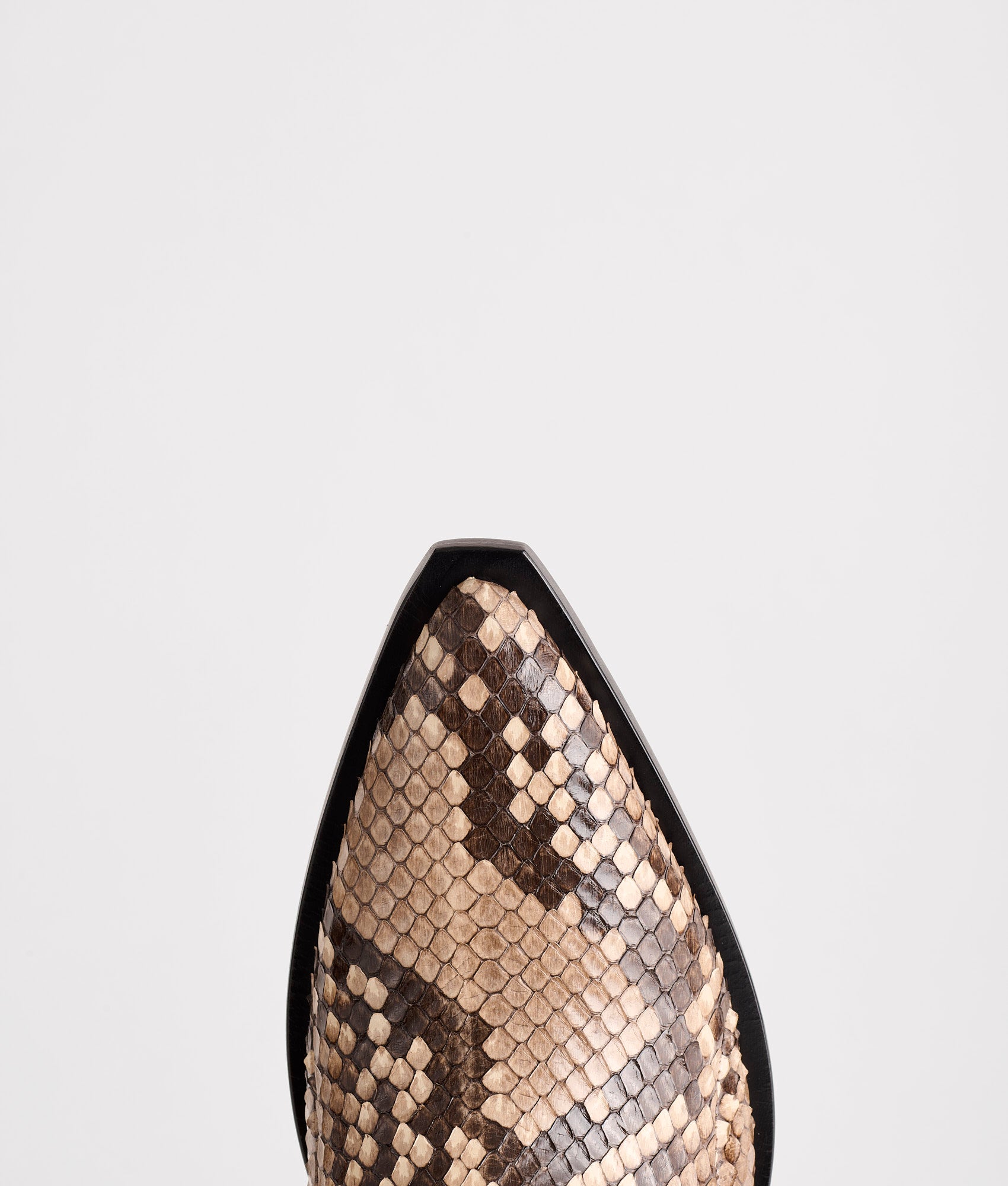 Vittoria :: Black/White - Image 7